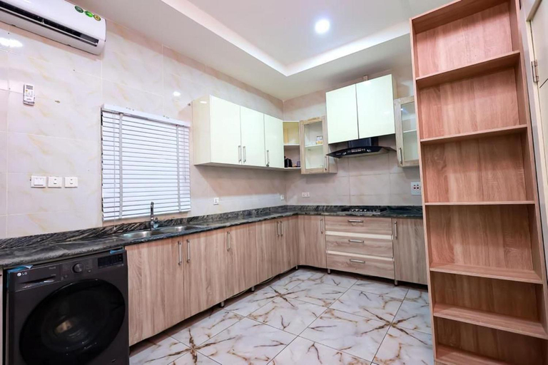 Others 2, Exclusive 3-Bed Apartment in Lagos, Eti-Osa