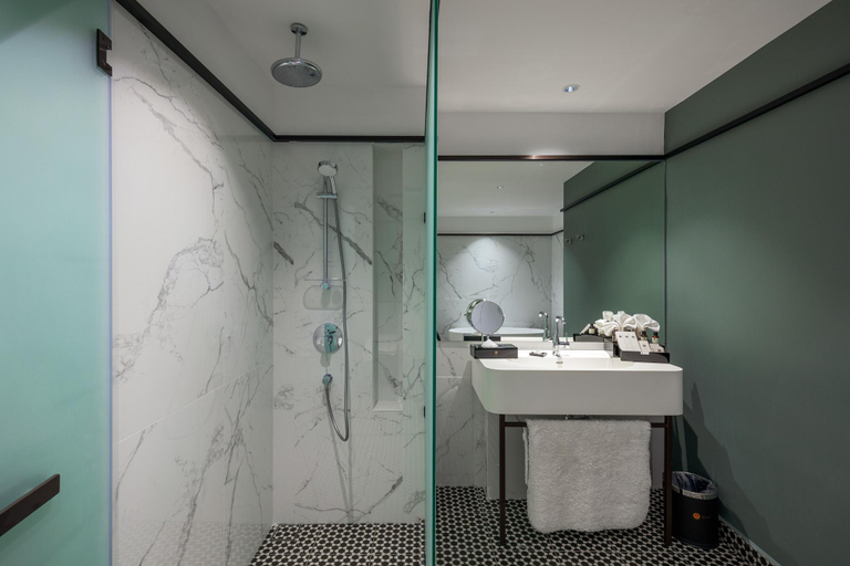 Bathroom 12