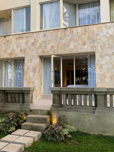 Exterior 7