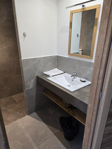 Bathroom 3, Les Loges du Luberon, Vaucluse