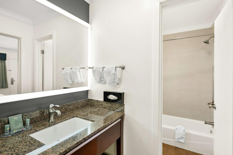 Bathroom 10