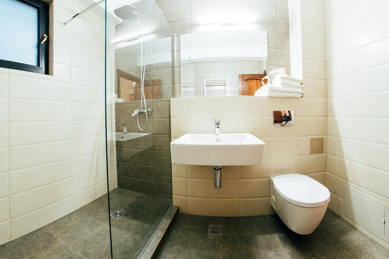 Bathroom 4, Hotel Bucheland, Gura Humorului