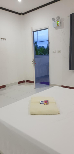 Bedroom 2, Hiddennest Guest house, Alcantara