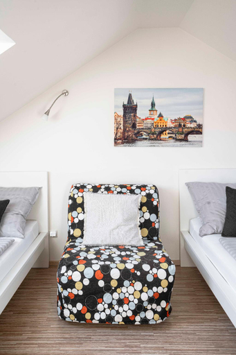 Others 5, 150m² 4BR Duplex Near Metro & Prague Center, Praha 2