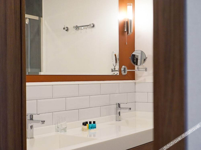 Bathroom 4, Golden Horn Apart Hotel, Baku