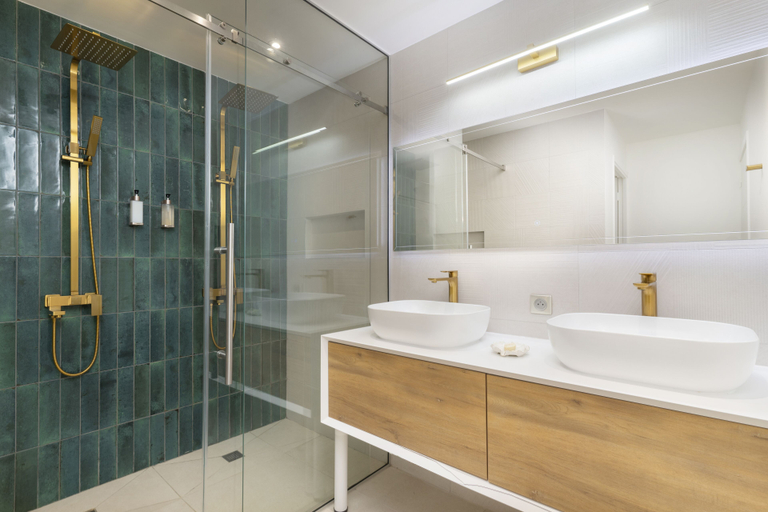Bathroom 4, Cook's Bay Hotel and Suites