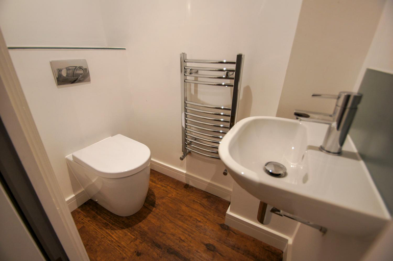 Bathroom 4, Steine House |Sleeps 20| by Brighton Holiday Lets, Brighton and Hove