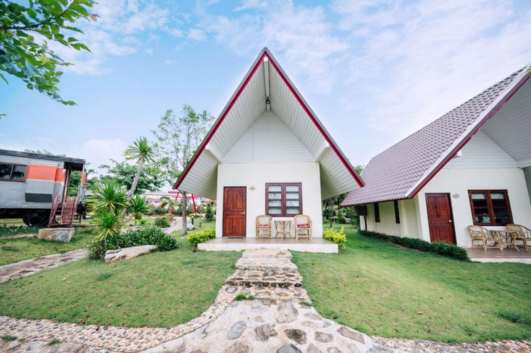 Exterior 5