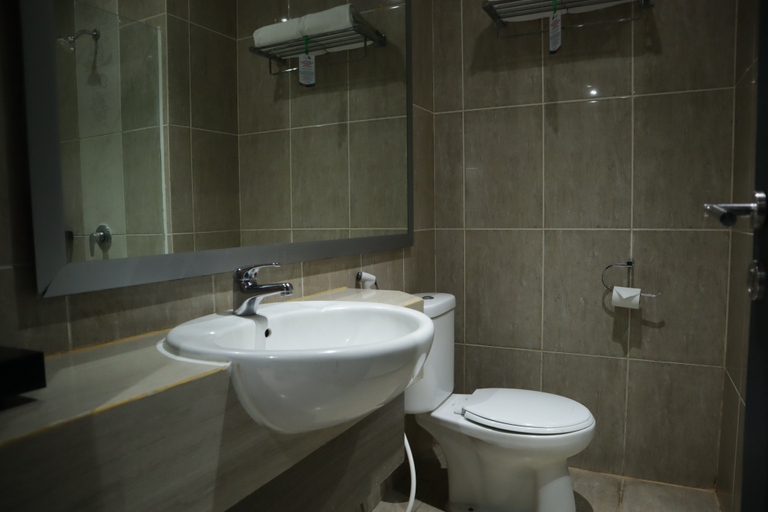 Bathroom 11