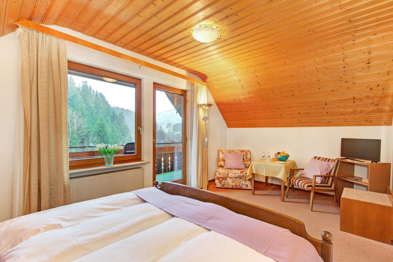 Bedroom 3, Decker's Bio Hotel zum Lamm, Freudenstadt