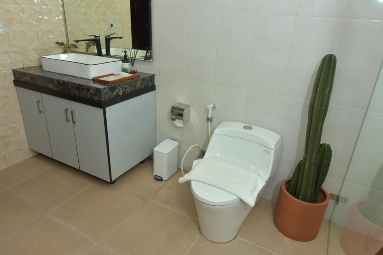 Bathroom 15