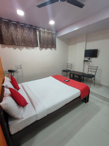 Bedroom 2, Hotel Golden Arch, Bangalore