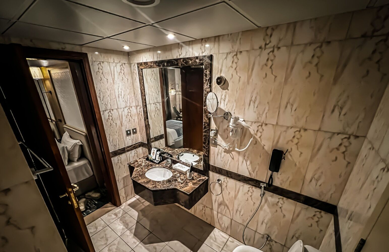 Bathroom 4, Waqf Othman Bin Affan Hotel, Al Madinah Al Munawwarah