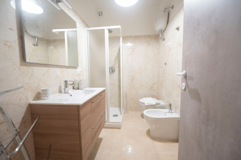 Others 5, Spacious Family Apartment in Pigneto, Roma