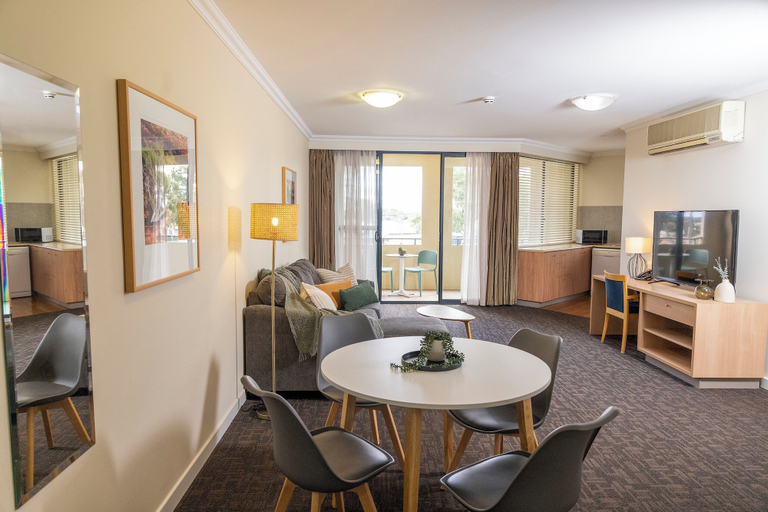 Dining Room 10