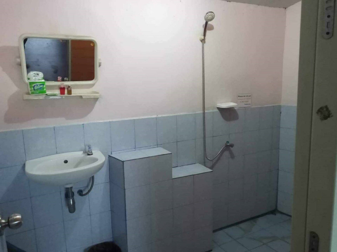 Bathroom 3, OK2 Mamajim Bungalows, Ko Phangan