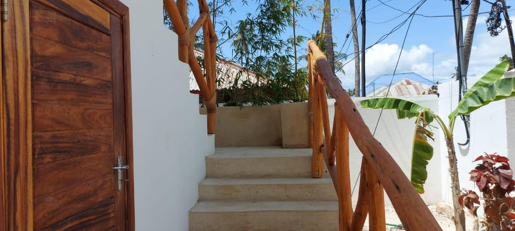 Others 3, Namayani apartment, Kaskazini 'A'