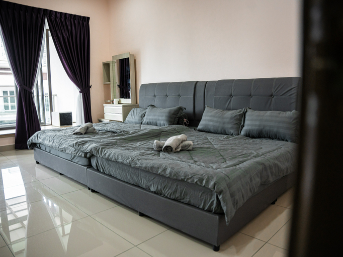 Bedroom 4, Seri Austin Landed GameHaus 16pax BBQ Mahjong, Johor Bahru