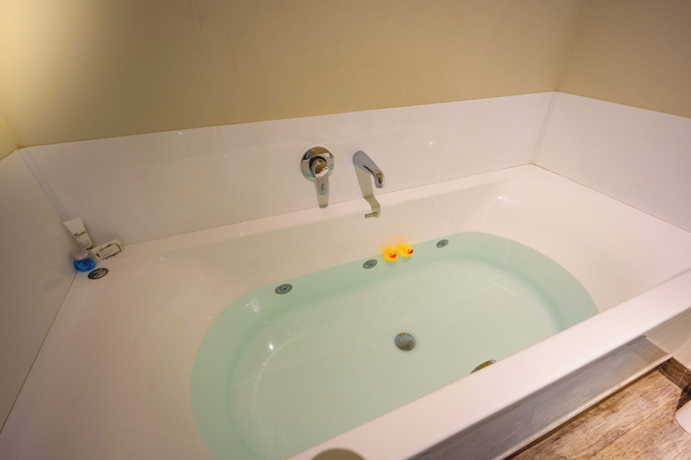 Bathroom 4, Ava Lodge, Hutt city