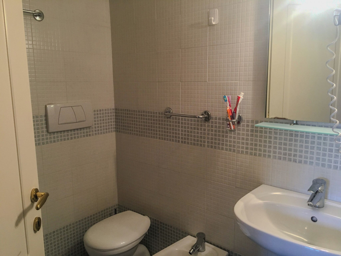 Bathroom, Casa del Porticciolo di Capraia, Livorno