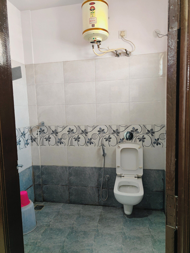 Bathroom 3, Hotel Golden Arch, Bangalore