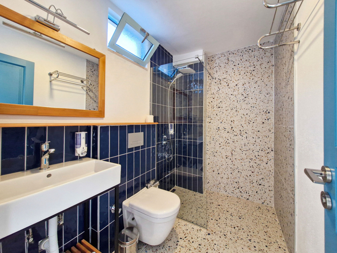 Bathroom 5, Fengari Ada Evi, Gökçeada