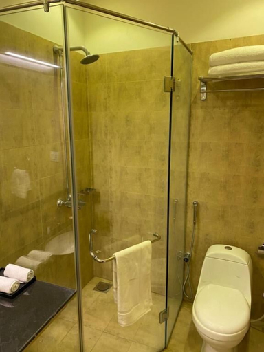 Bathroom 3, Rosewood Hotel Lahore, Lahore