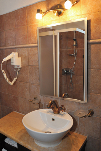 Bathroom 4, Archontiko Mesohori, Thessaly