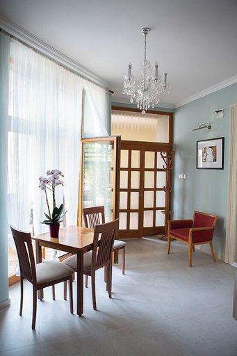 Others 2, Hunyadi Panzió-Apartman, Makó