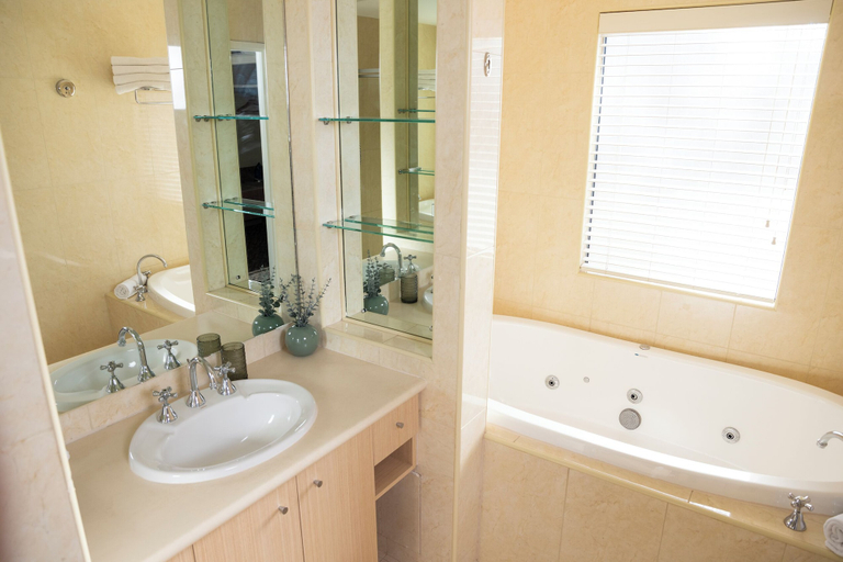 Bathroom 14
