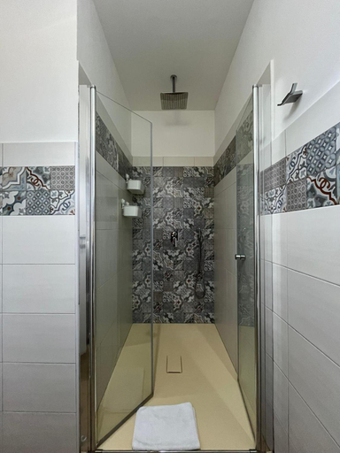 Bathroom 2, Casa Piredda Icore IUN R7749, Nuoro