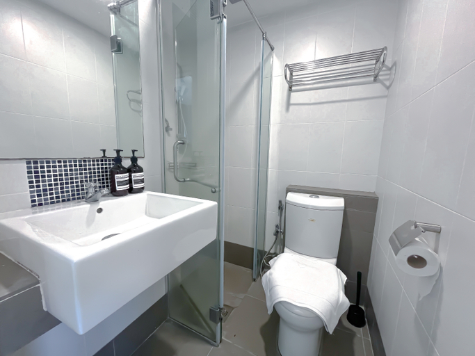 Bathroom 7