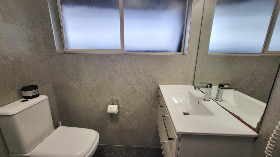 Bathroom 18
