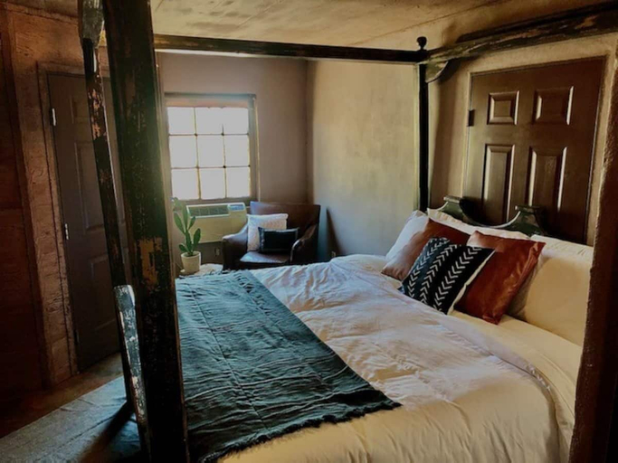 Bedroom 2, The Trois Estate at Enchanted Rock, Gillespie