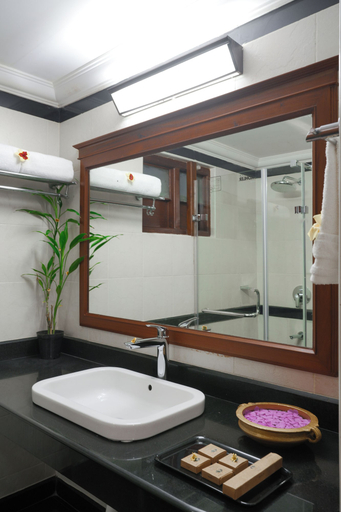 Bathroom 4, Lakesong Kumarakom, Kottayam