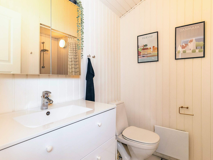 Bathroom 3, 4 Star Holiday Home in Saltum, Jammerbugt