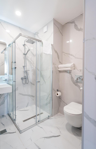 Bathroom 4, Burki Castle & Cellar, Kvareli