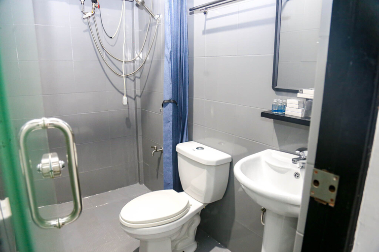 Bathroom 3, Lucky Tito Diving Inn Coron, Coron