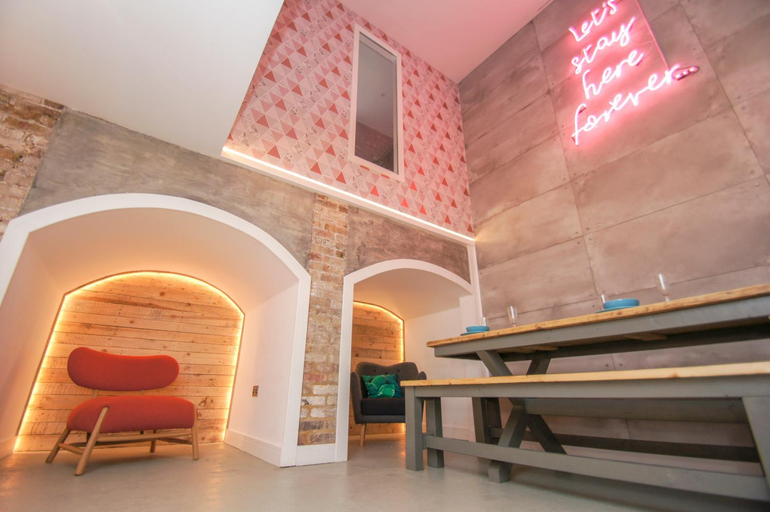 Others 5, Steine House |Sleeps 20| by Brighton Holiday Lets, Brighton and Hove