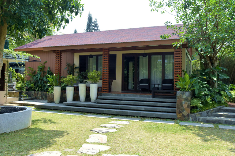 Exterior 4