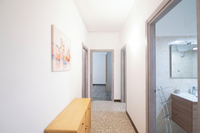 Others 3, Spacious Family Apartment in Pigneto, Roma