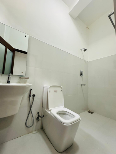 Bathroom 3, Malin Villa, N. Palatha East