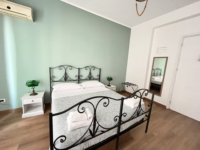 Bedroom 2, Porta Amari, Palermo