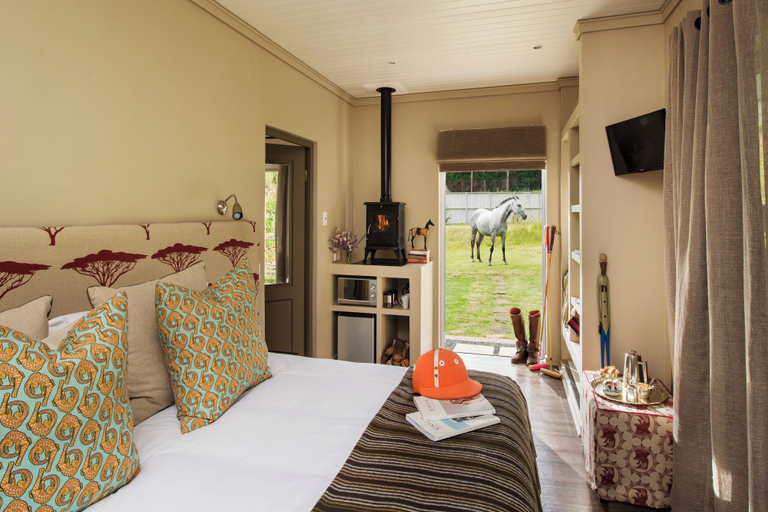 Bedroom 2, Oaklands Farm Stay, Thabo Mofutsanyane