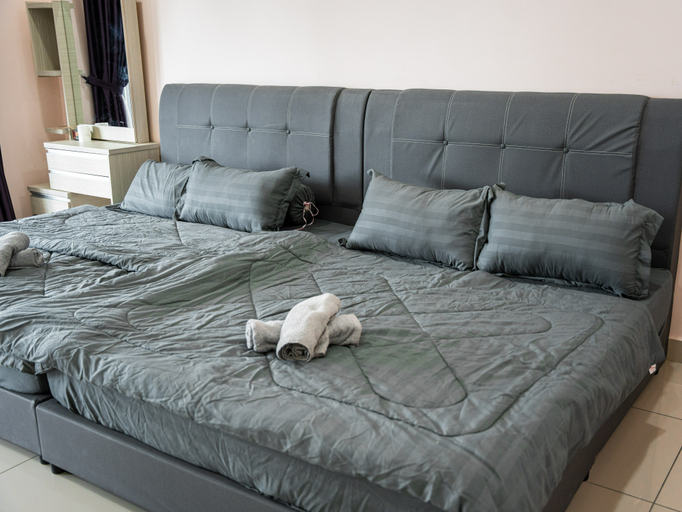 Bedroom 5, Seri Austin Landed GameHaus 16pax BBQ Mahjong, Johor Bahru