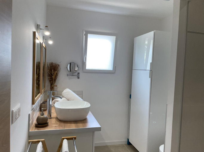 Bathroom 2, Residence Patios di Pruno T2, Corse-du-Sud