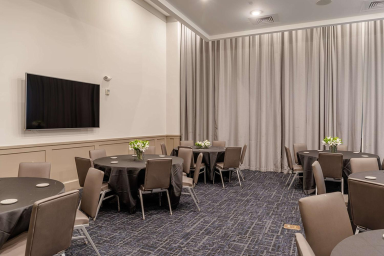 Food & Drinks 5, TRYP by Wyndham Savannah, Chatham