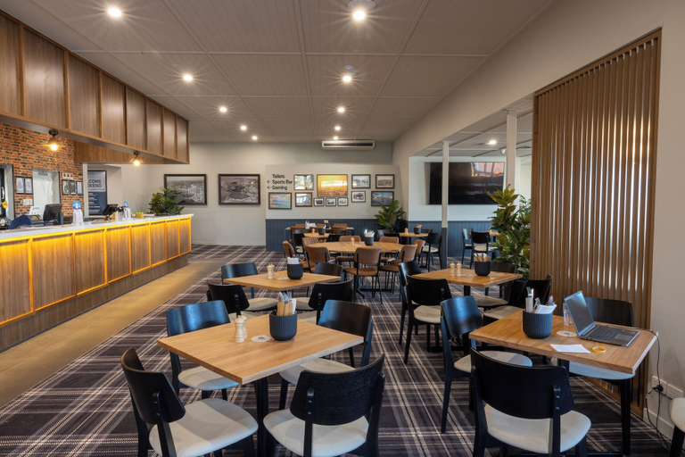 Food & Drinks 5, The Club Hotel, Gladstone