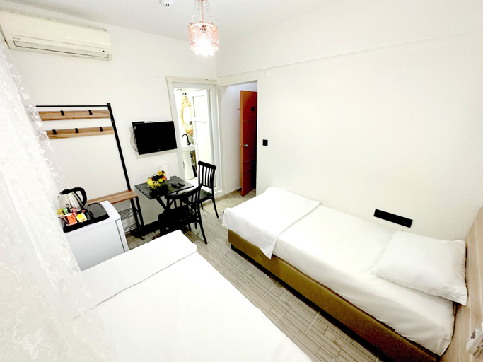 Others 2, Menesa Hotel, Fatih