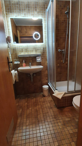 Bathroom, Hotel-Gasthof Krone-Lax, Neustadt an der Aisch-Bad Windsheim